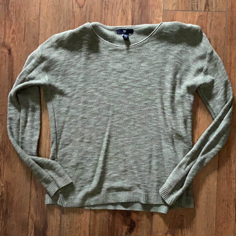 Gap- women’s light sweater- olive green
